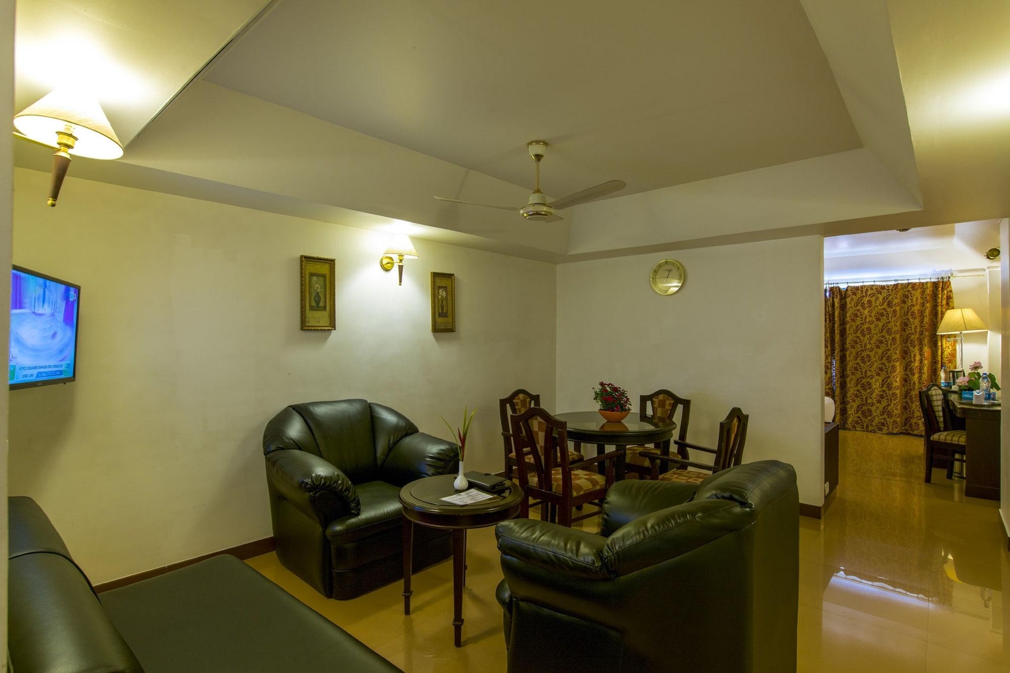 Golf View Hotels & Suites Nedumbassery Zewnętrze zdjęcie