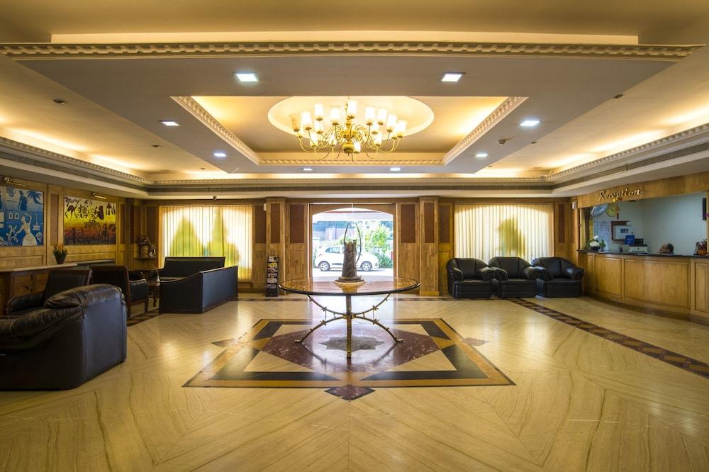 Golf View Hotels & Suites Nedumbassery Zewnętrze zdjęcie