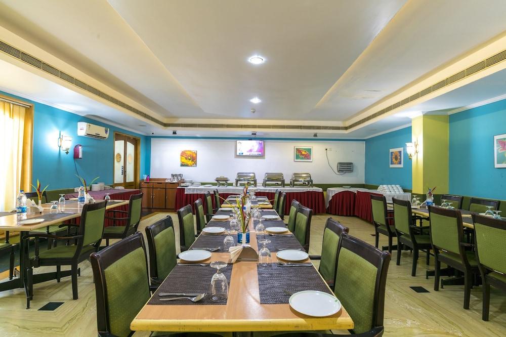 Golf View Hotels & Suites Nedumbassery Zewnętrze zdjęcie