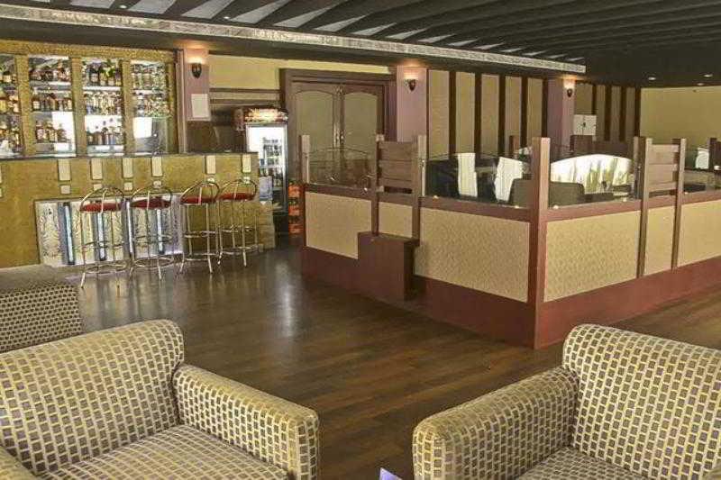Golf View Hotels & Suites Nedumbassery Zewnętrze zdjęcie