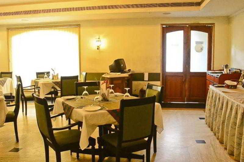 Golf View Hotels & Suites Nedumbassery Zewnętrze zdjęcie