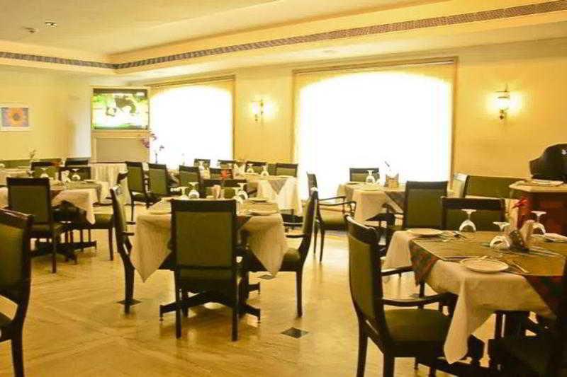 Golf View Hotels & Suites Nedumbassery Zewnętrze zdjęcie