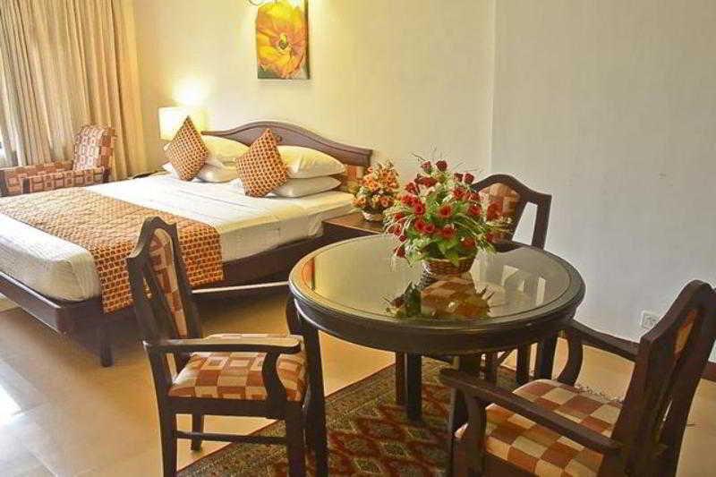 Golf View Hotels & Suites Nedumbassery Zewnętrze zdjęcie