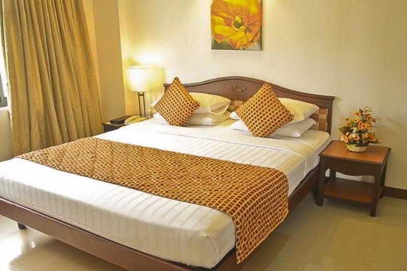Golf View Hotels & Suites Nedumbassery Zewnętrze zdjęcie