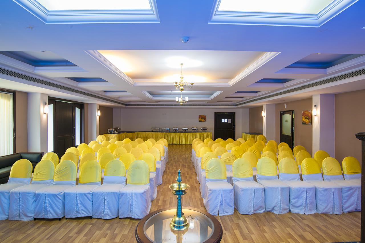 Golf View Hotels & Suites Nedumbassery Zewnętrze zdjęcie