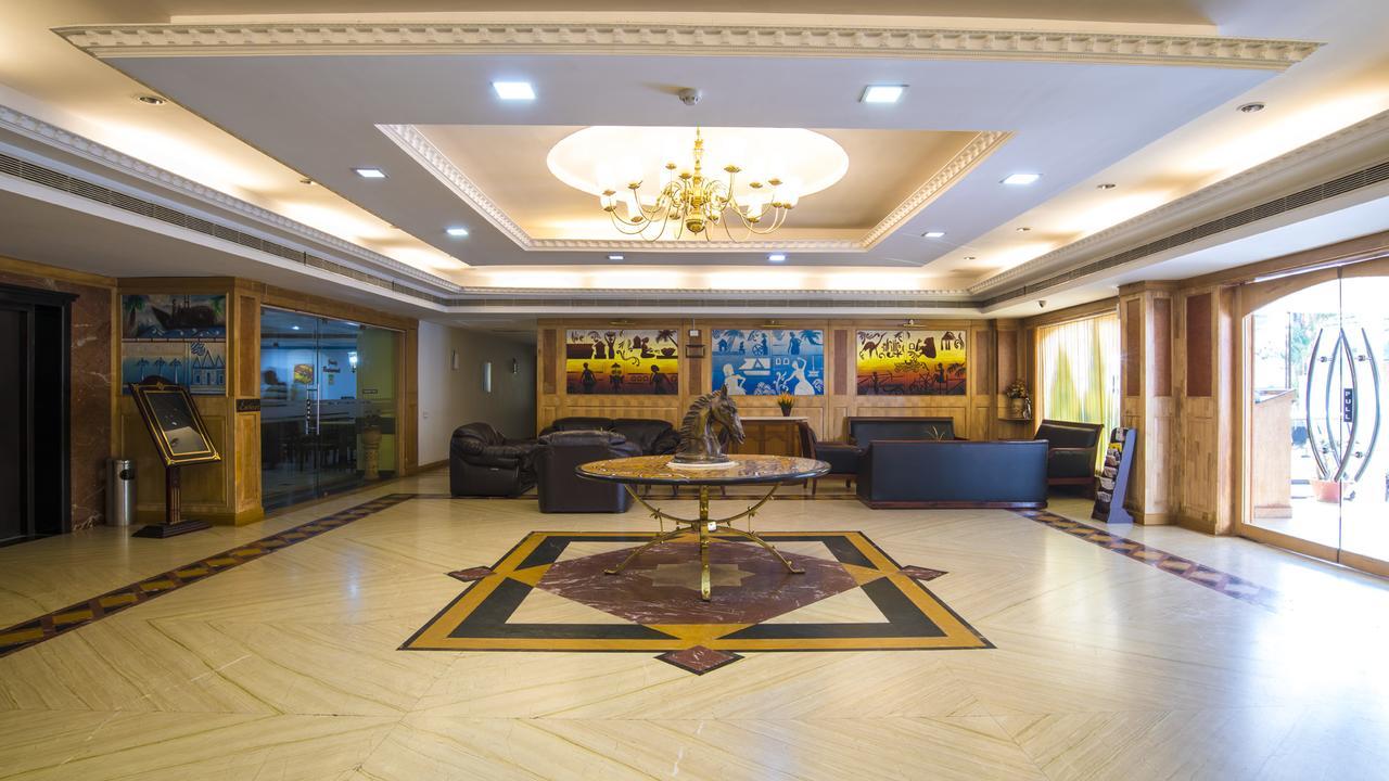 Golf View Hotels & Suites Nedumbassery Zewnętrze zdjęcie