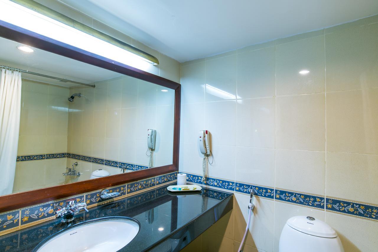 Golf View Hotels & Suites Nedumbassery Zewnętrze zdjęcie